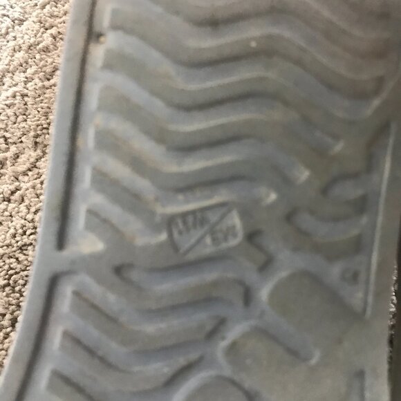 Native Jefferson in gray size 9 - Picture 3 of 6